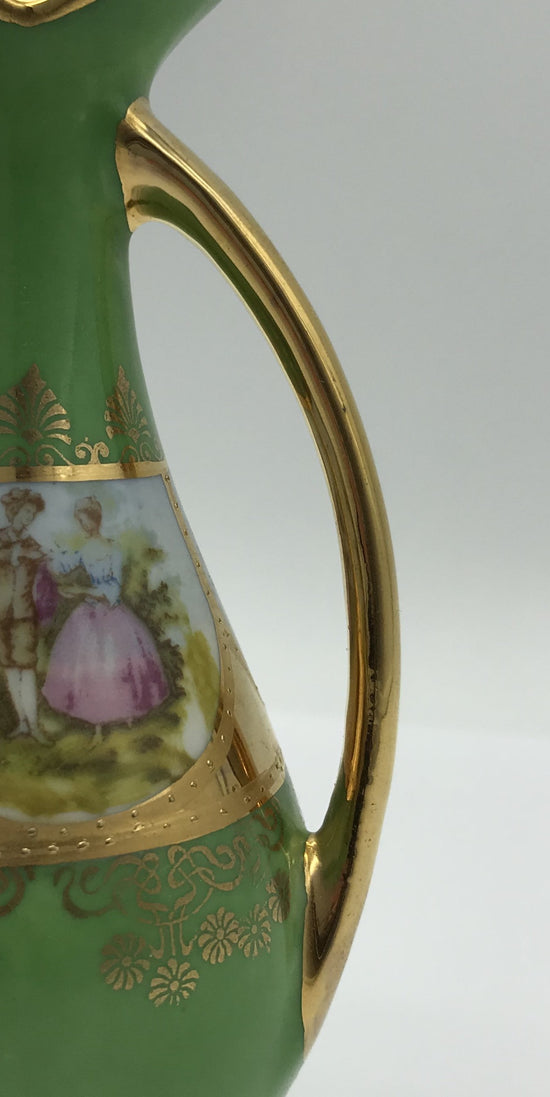 H W Karlsbader Wertarbeit Porzellan Vase, kleine Henkelvase grün mit Vergoldung