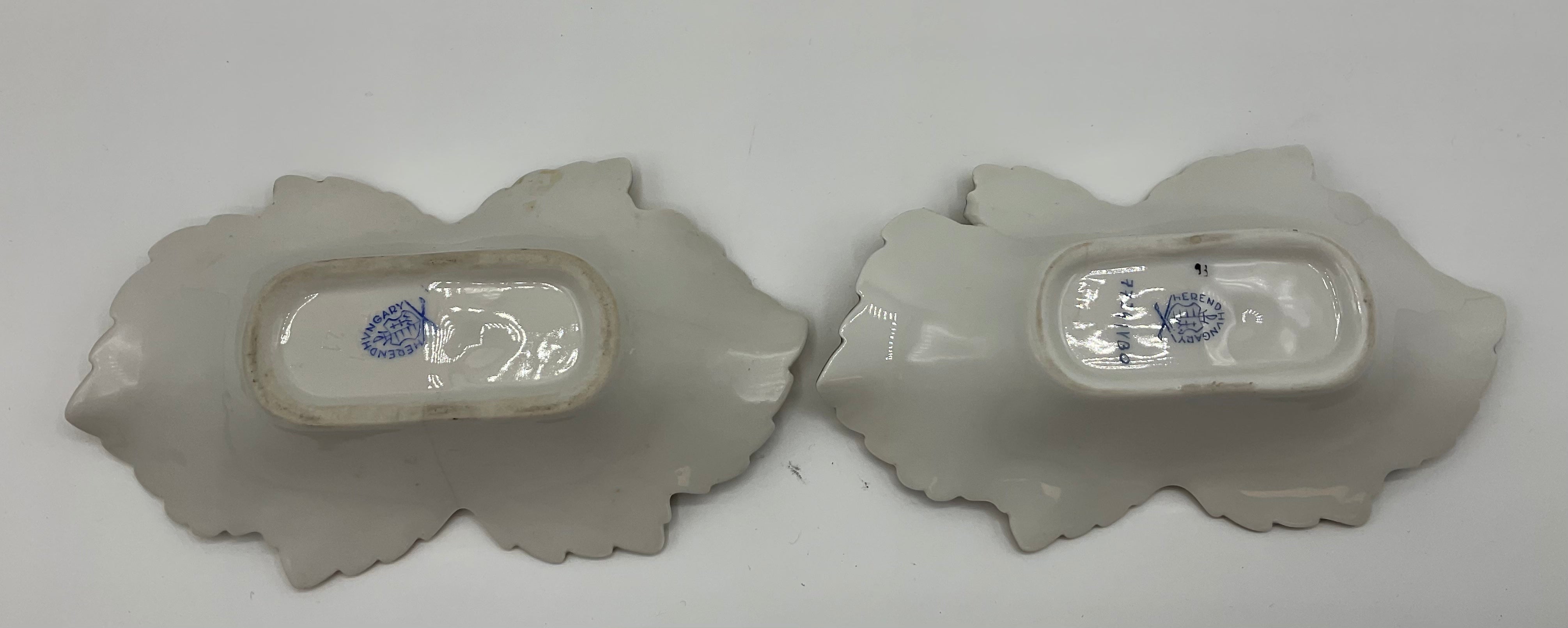 2 Stk. HEREND Hungary - Blattschale mit Blumen- und Schmetterlingsdekor