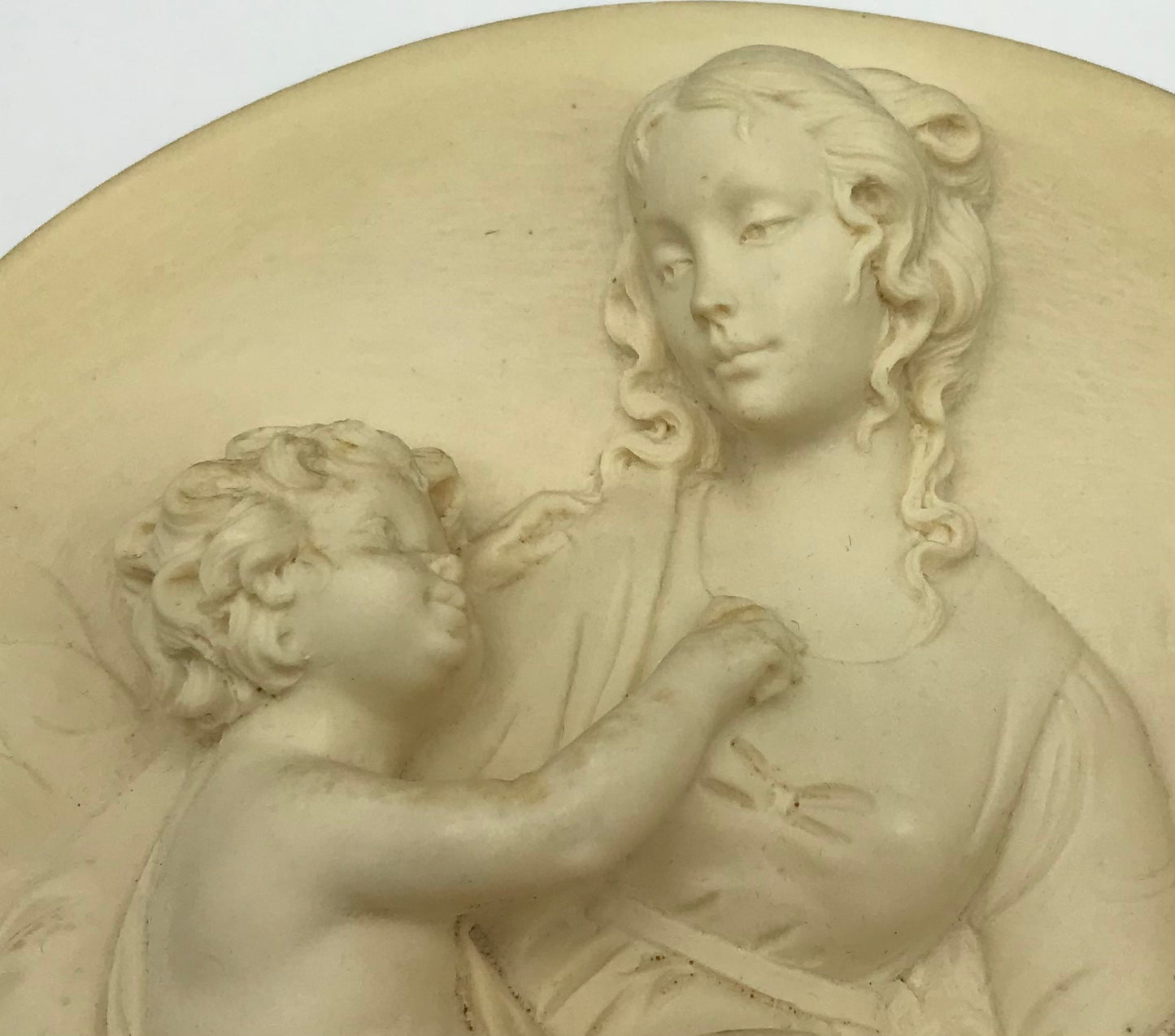 Madonna Serena, Ital. Wand Teller, Reliefteller, Elfenbeinfarben, A. Santangela
