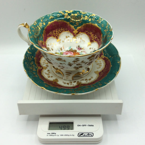 Große Sammeltasse mit Unterteller, Blumenmotiv