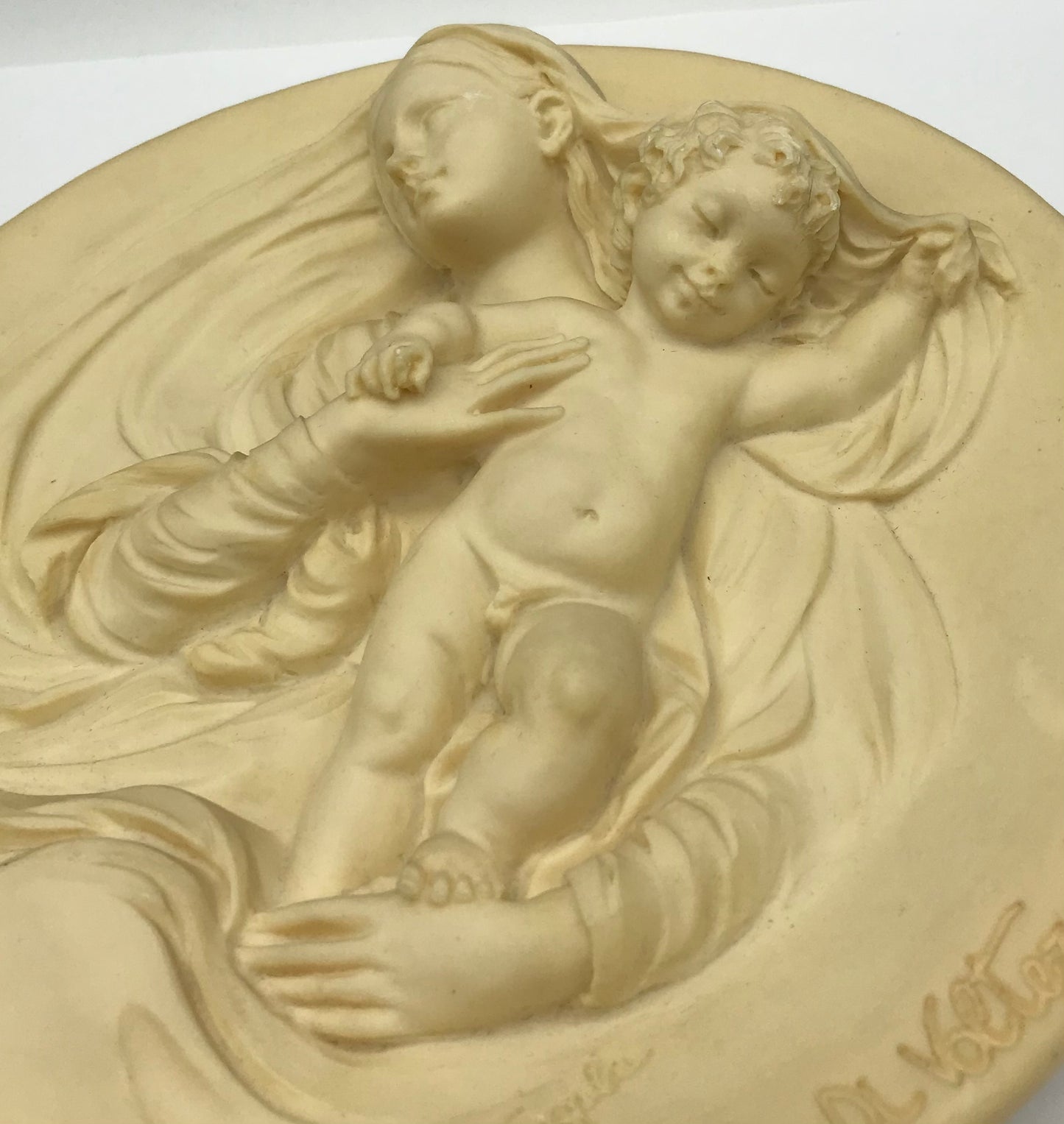 Madonna Modesta, Ital. Wand Teller, Reliefteller, Elfenbeinfarben, A. Santangela