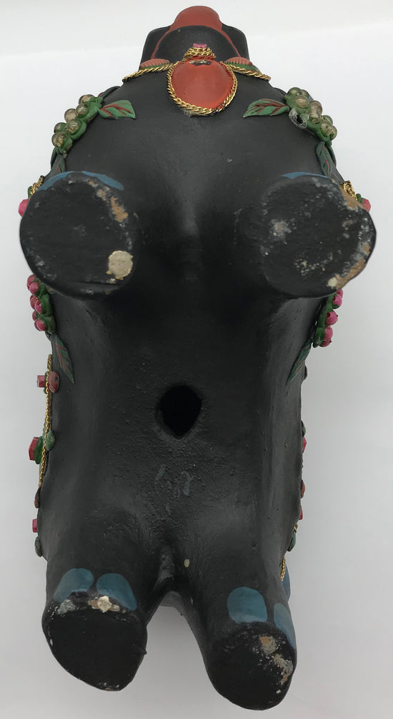 Stierfigur mit Steinen, Volkskunst, handbemalt