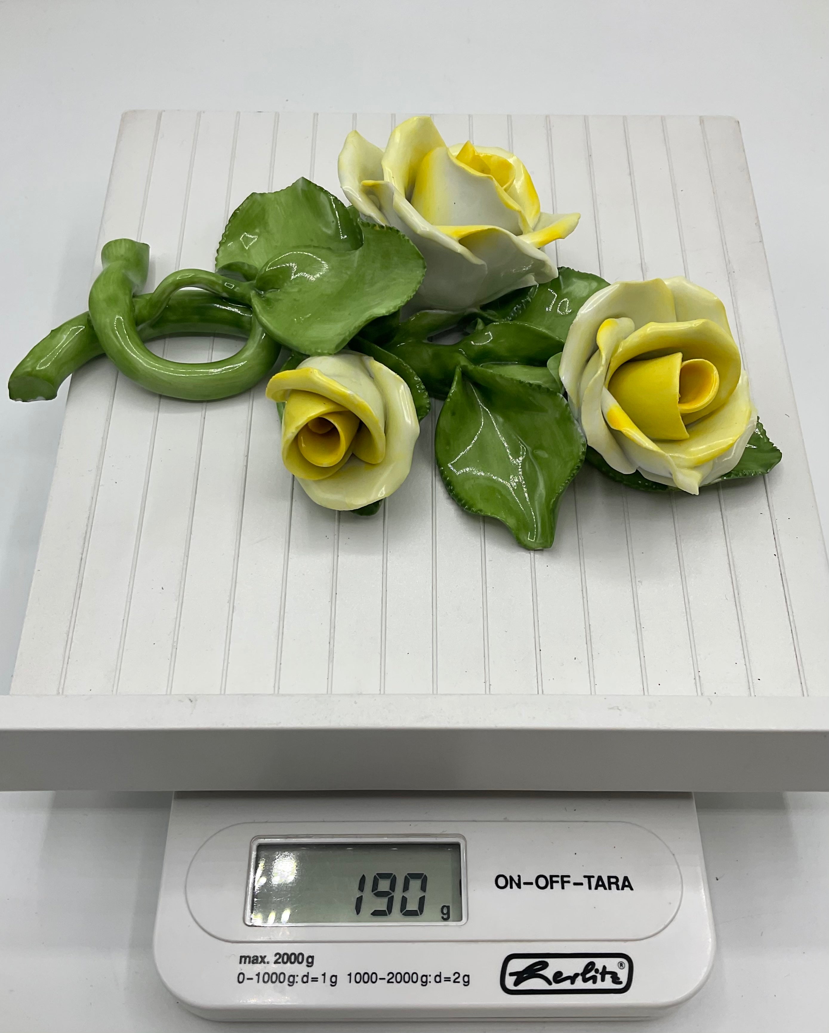 Herend Tischrosen gelb Porzellan, Dekorose Rosenköpfe