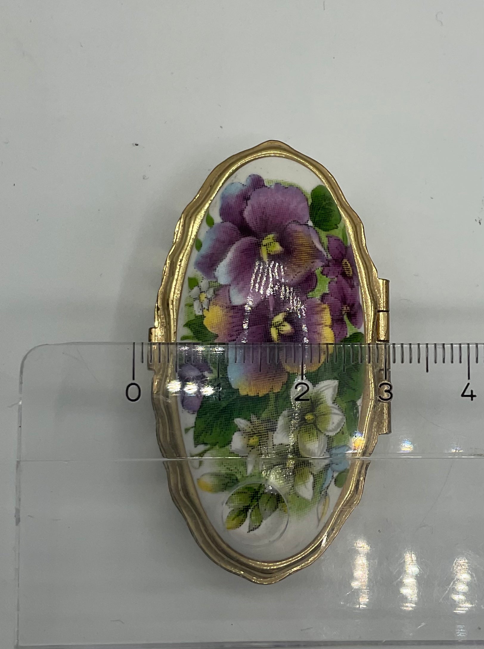 Pillendose, Goldfarbend mit zwei Fächern, und Spiegel, Pillen  Box