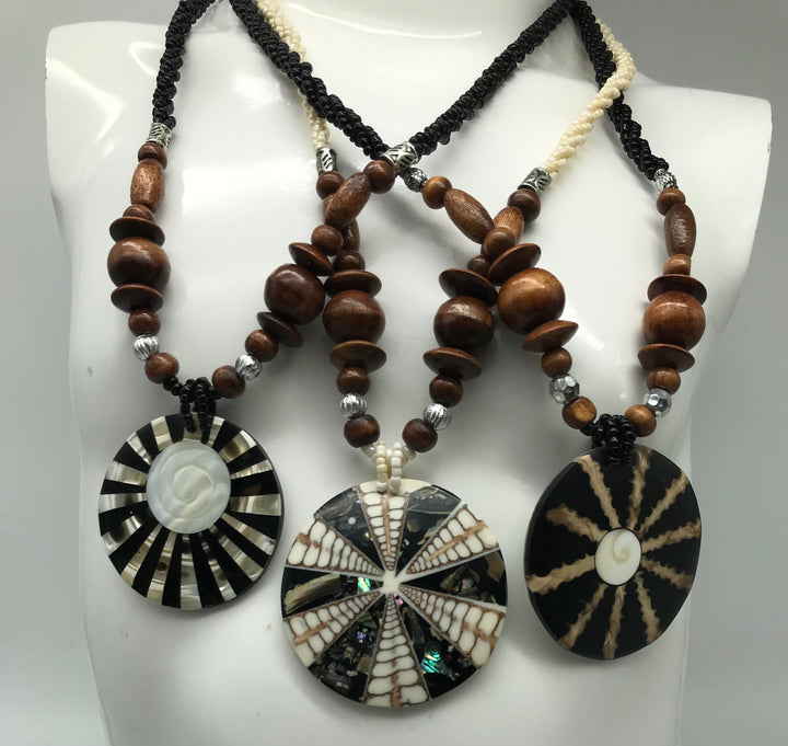 3 x Kette aus Holz,schwarz und weiß, Afrikanischer Look, runde Anhänger, Muschelmotiv