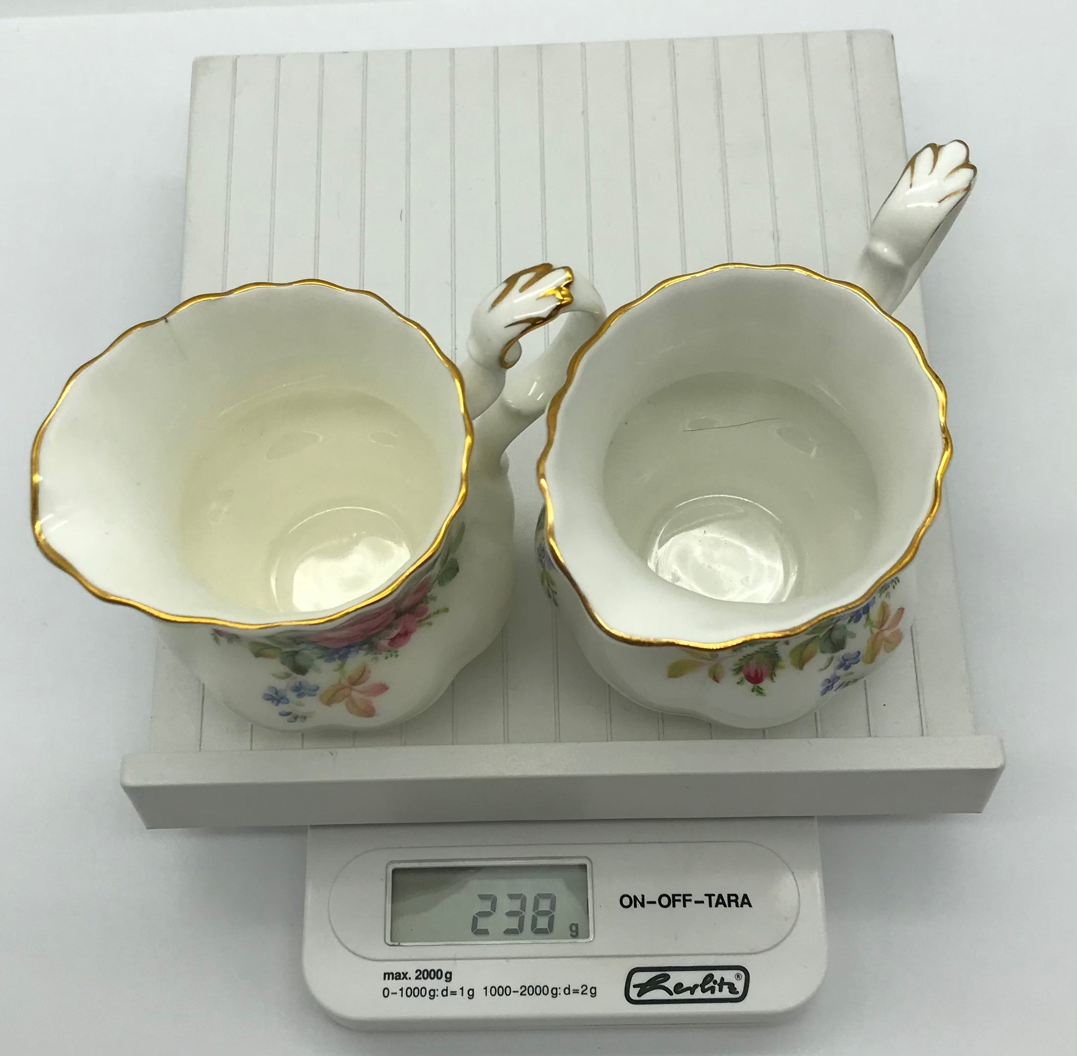2 x  Royal Albert-Porzellan-Bone China-England-Moss Rose, Milchkännchen