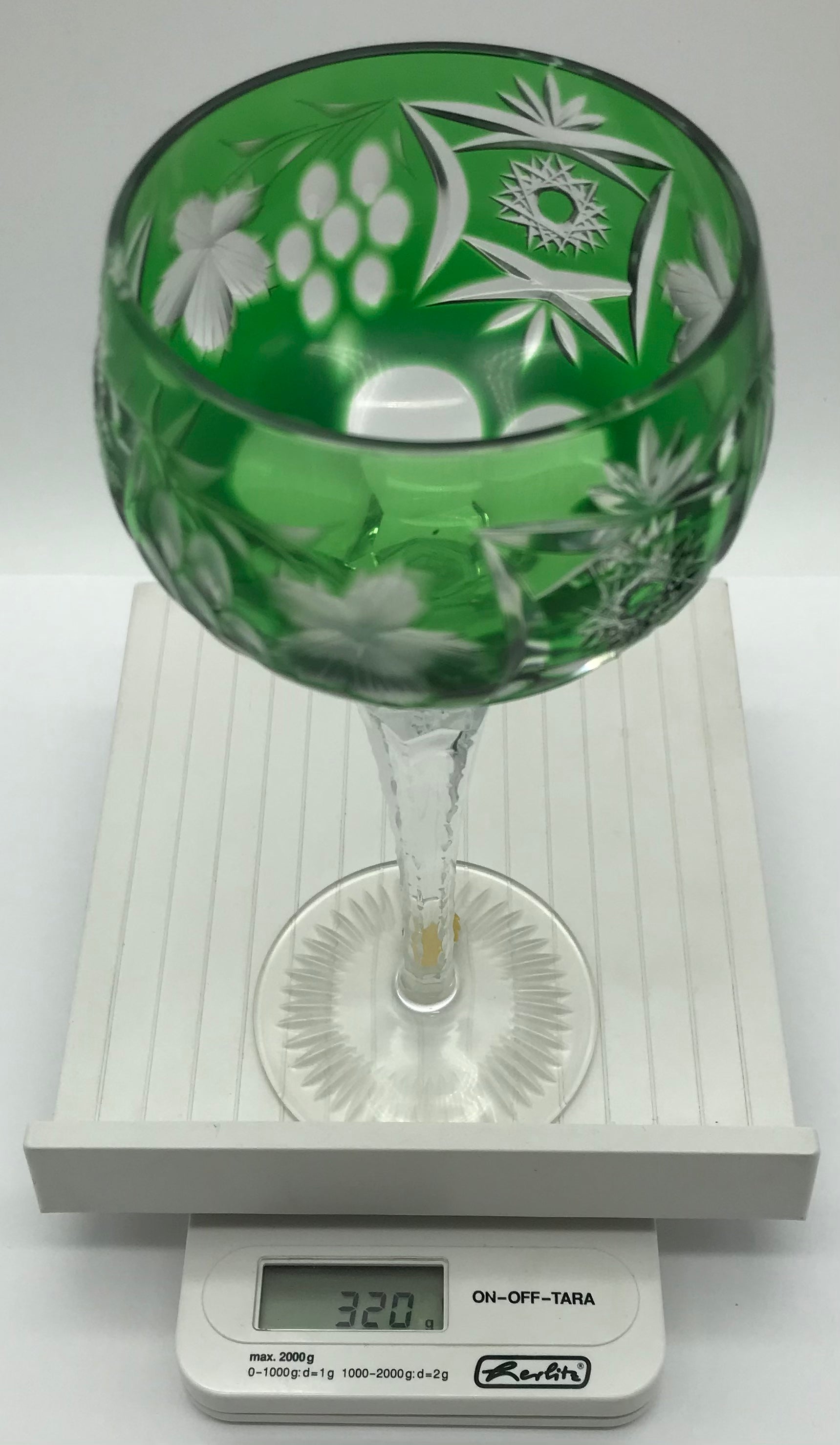 Kristall Weinglas Römer dunkelgrün handgeschliffen, Echt Bleikristall