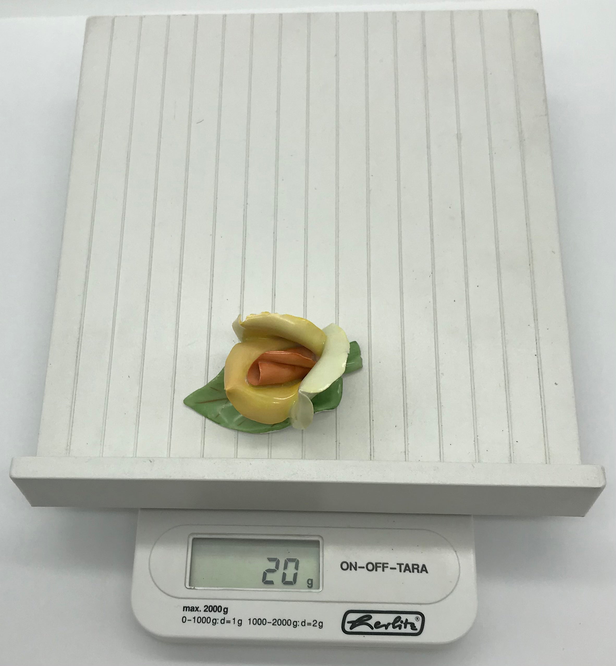 Porzellan Rose Blume Aquincum Budapest handbemalt, gelb