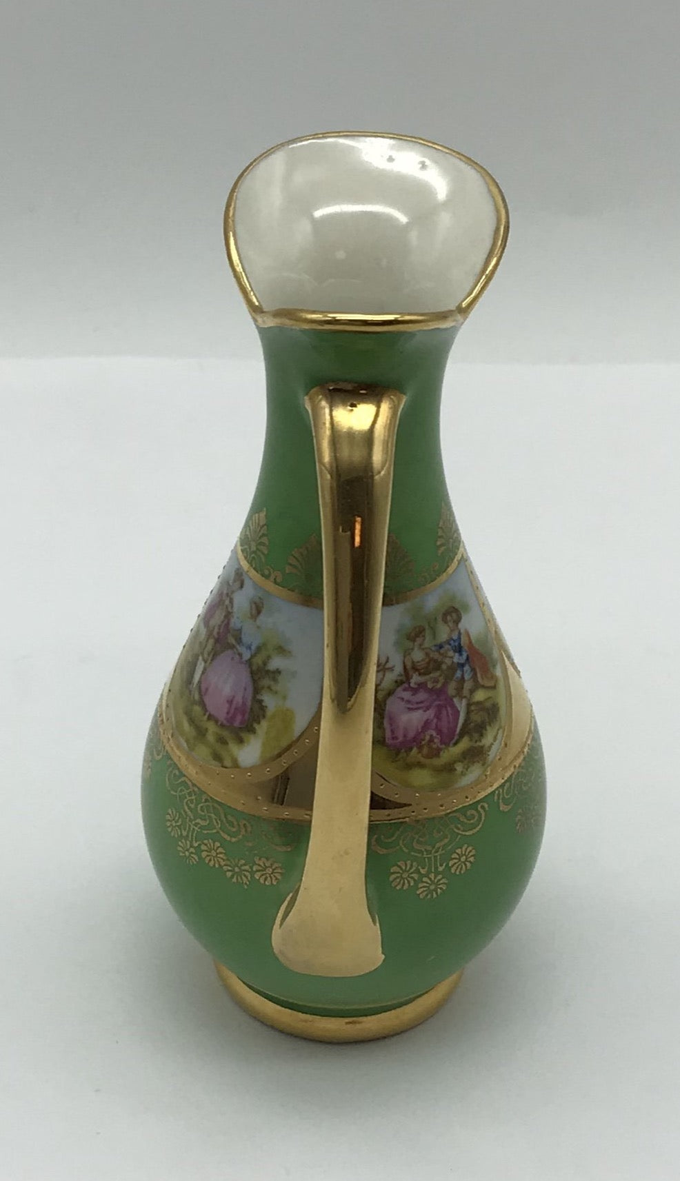 H W Karlsbader Wertarbeit Porzellan Vase, kleine Henkelvase grün mit Vergoldung