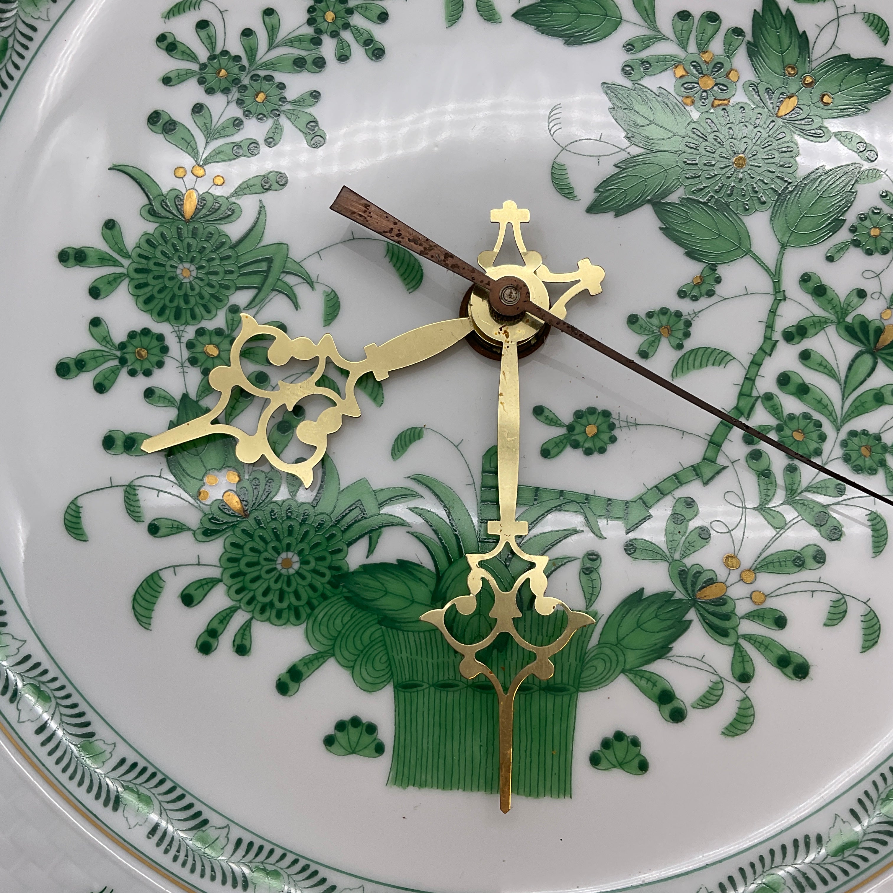 Porzellan Uhr, Herend Indisch Grün, Wanduhr Indian Basket Fleur des Indes