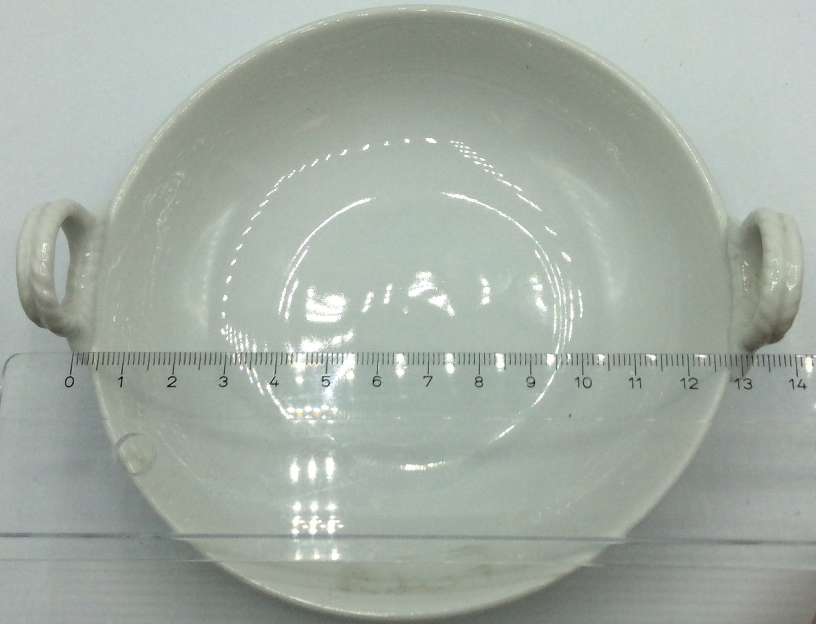 KPM Berlin Ringhenkelschale mit zwei Griffen