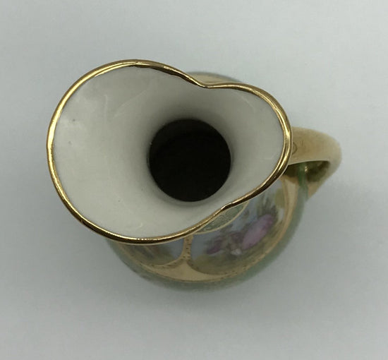 H W Karlsbader Wertarbeit Porzellan Vase, kleine Henkelvase grün mit Vergoldung