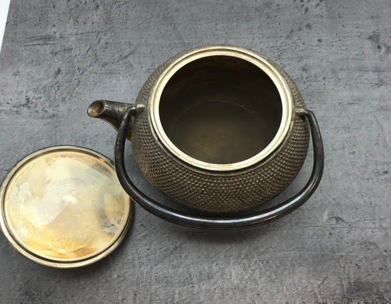 Teekanne mit Henkel, versilbert