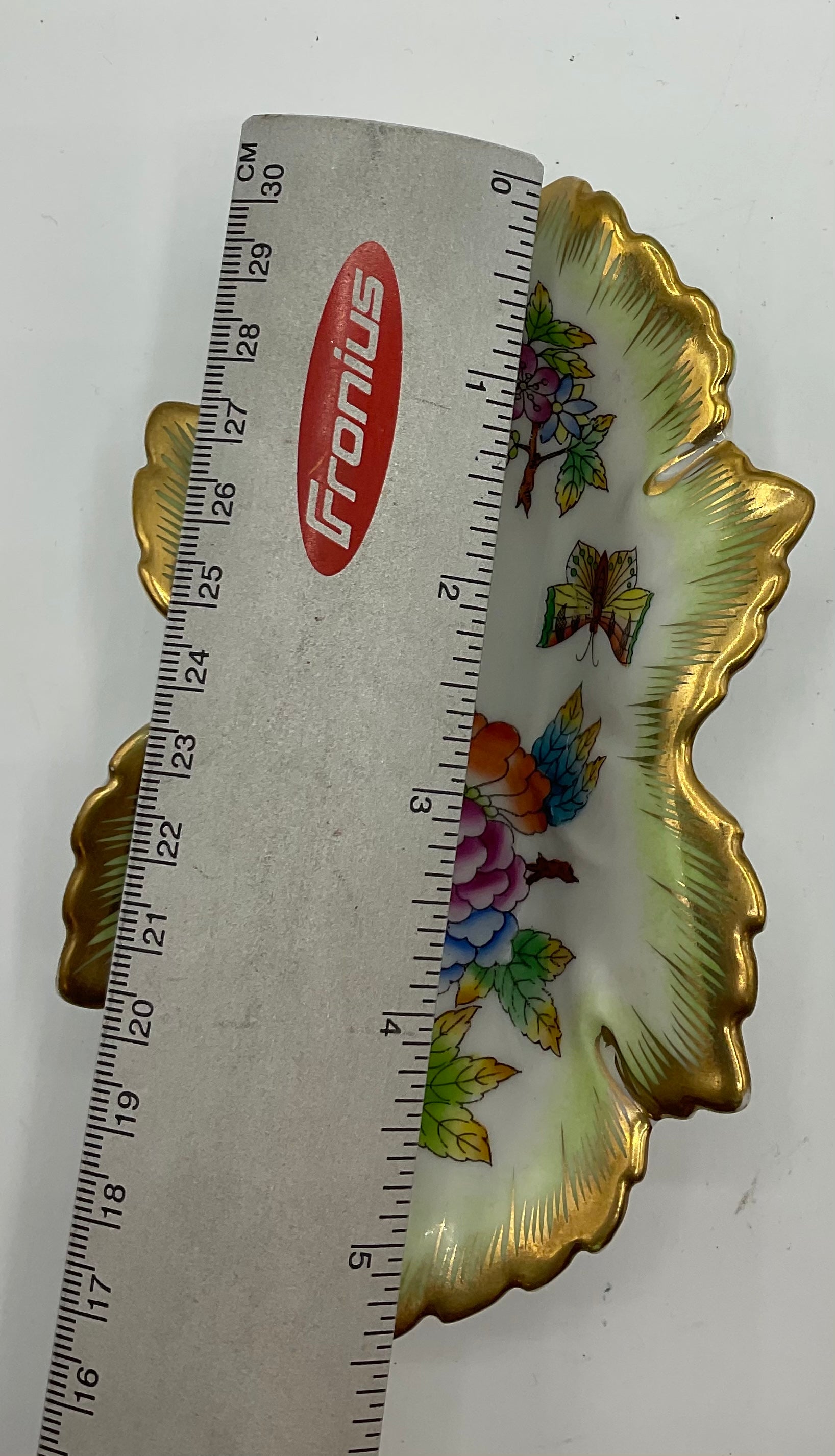 2 Stk. HEREND Hungary - Blattschale mit Blumen- und Schmetterlingsdekor