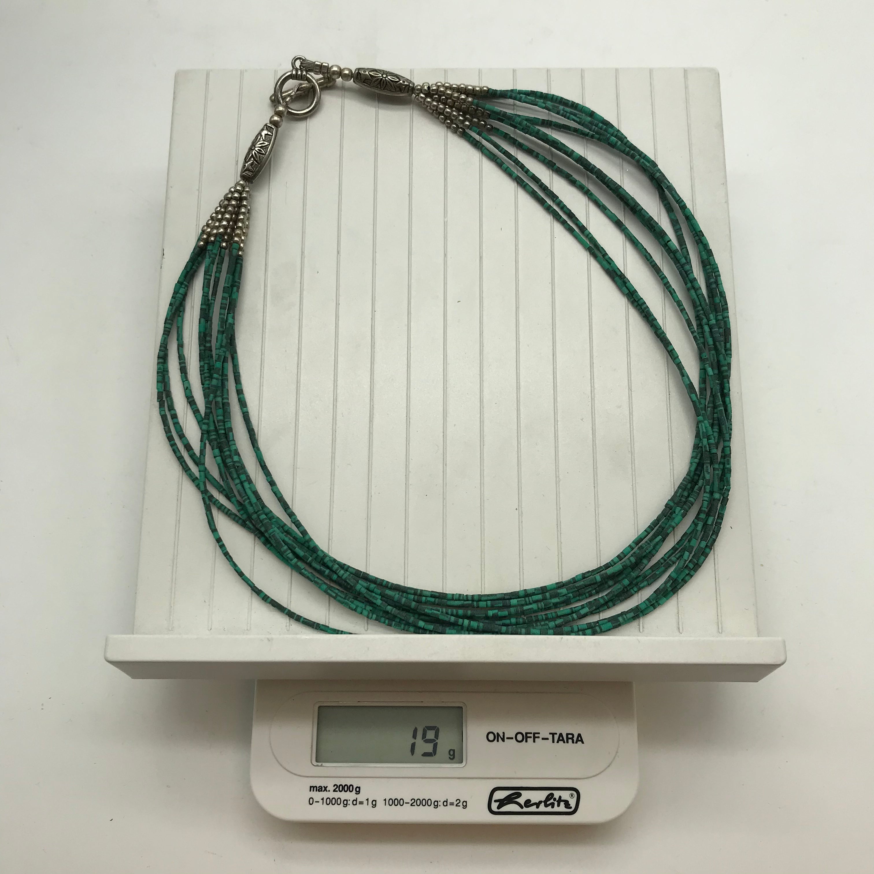 Grüne Modeschmuck Perlenkette, mit Silberfarbenen Verschluss,