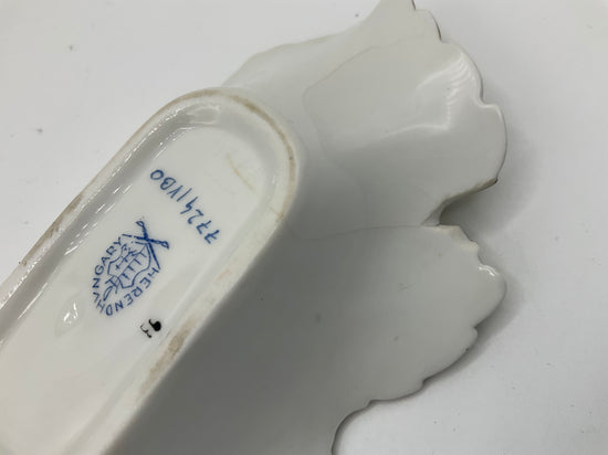 2 Stk. HEREND Hungary - Blattschale mit Blumen- und Schmetterlingsdekor