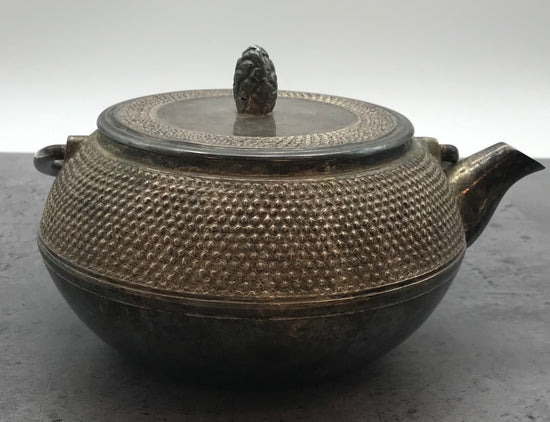 Teekanne mit Henkel, versilbert