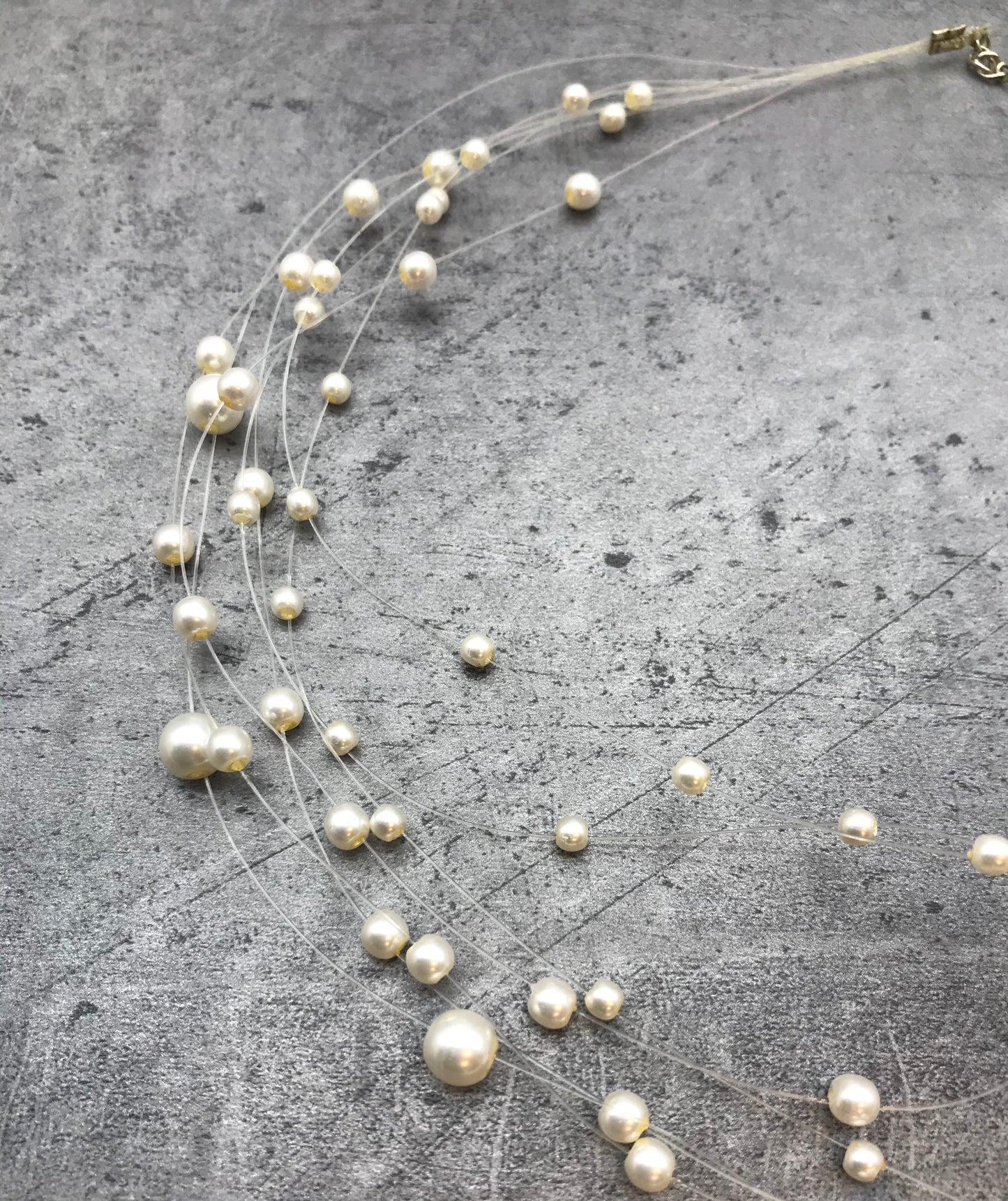 Modeschmuck Kette, feine Perlen, creme/weiß