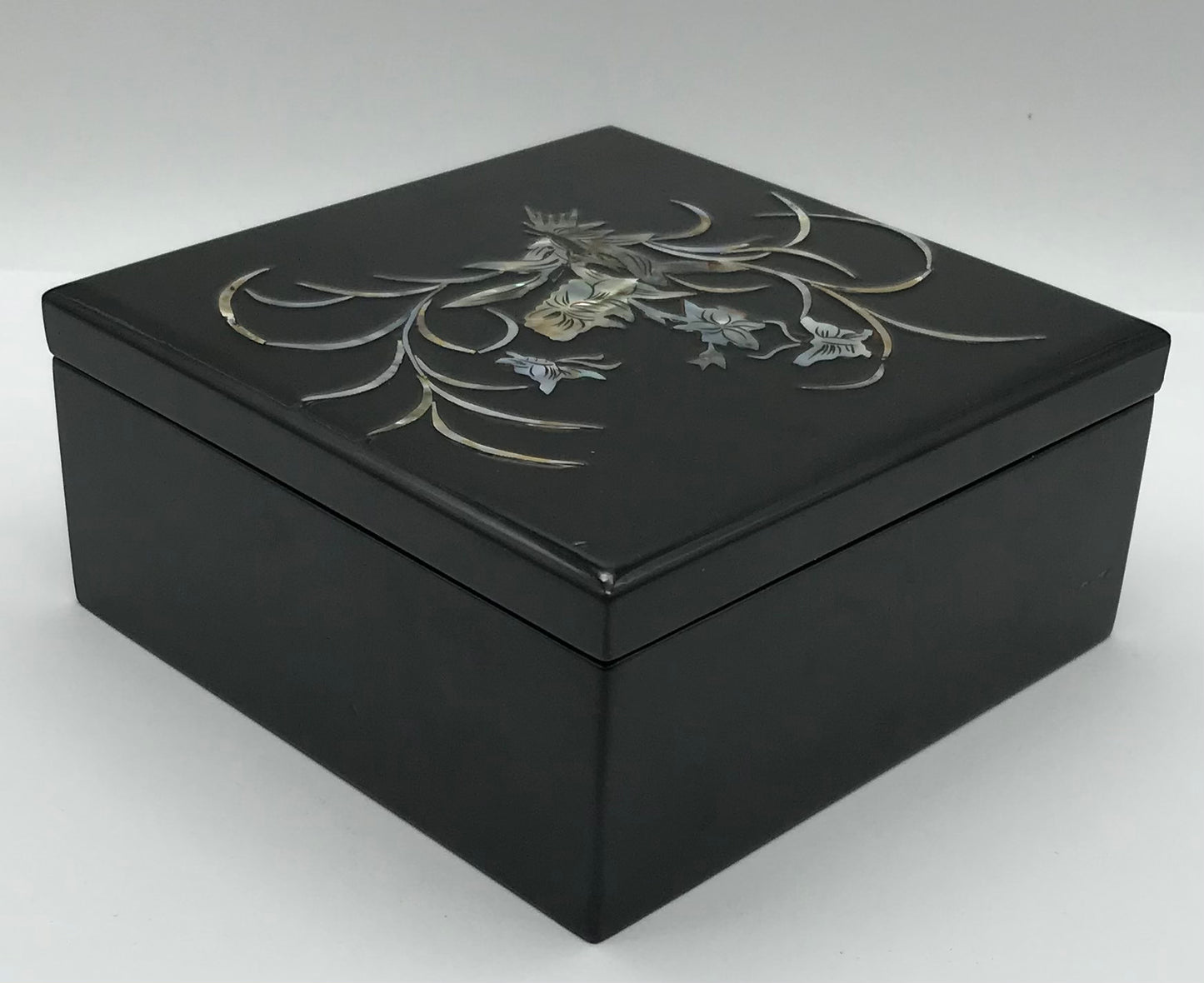 Schmuckkästchen schwarz Lack mit Perlmutt Blume