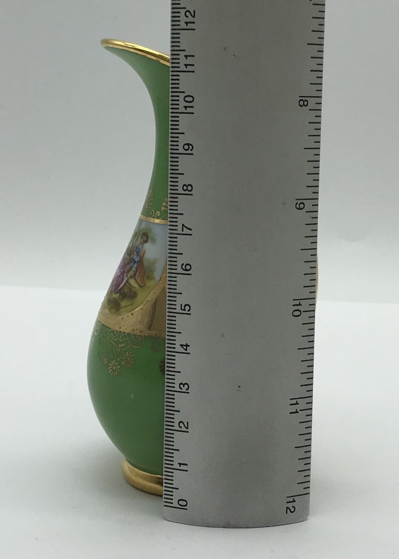 H W Karlsbader Wertarbeit Porzellan Vase, kleine Henkelvase grün mit Vergoldung