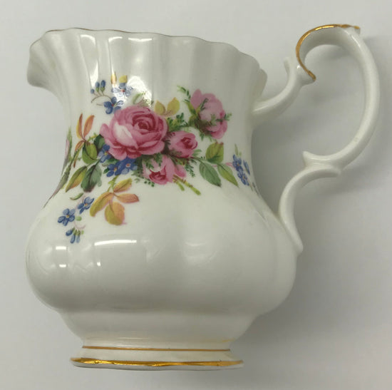 2 x  Royal Albert-Porzellan-Bone China-England-Moss Rose, Milchkännchen