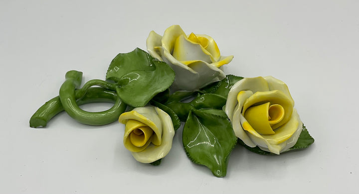 Herend Tischrosen gelb Porzellan, Dekorose Rosenköpfe