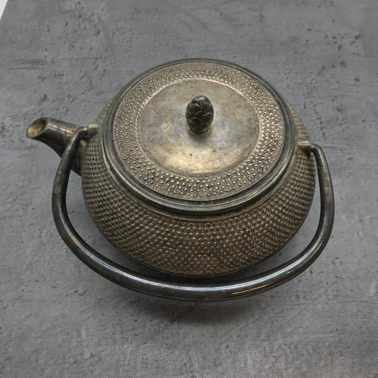 Teekanne mit Henkel, versilbert