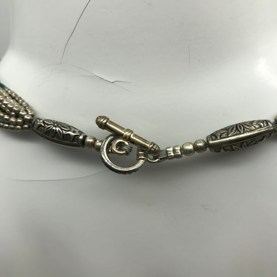 Grüne Modeschmuck Perlenkette, mit Silberfarbenen Verschluss,