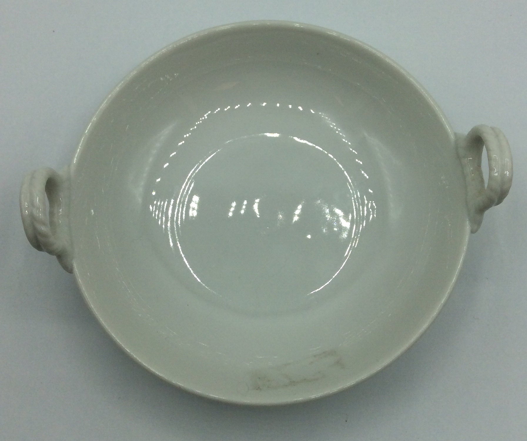 KPM Berlin Ringhenkelschale mit zwei Griffen