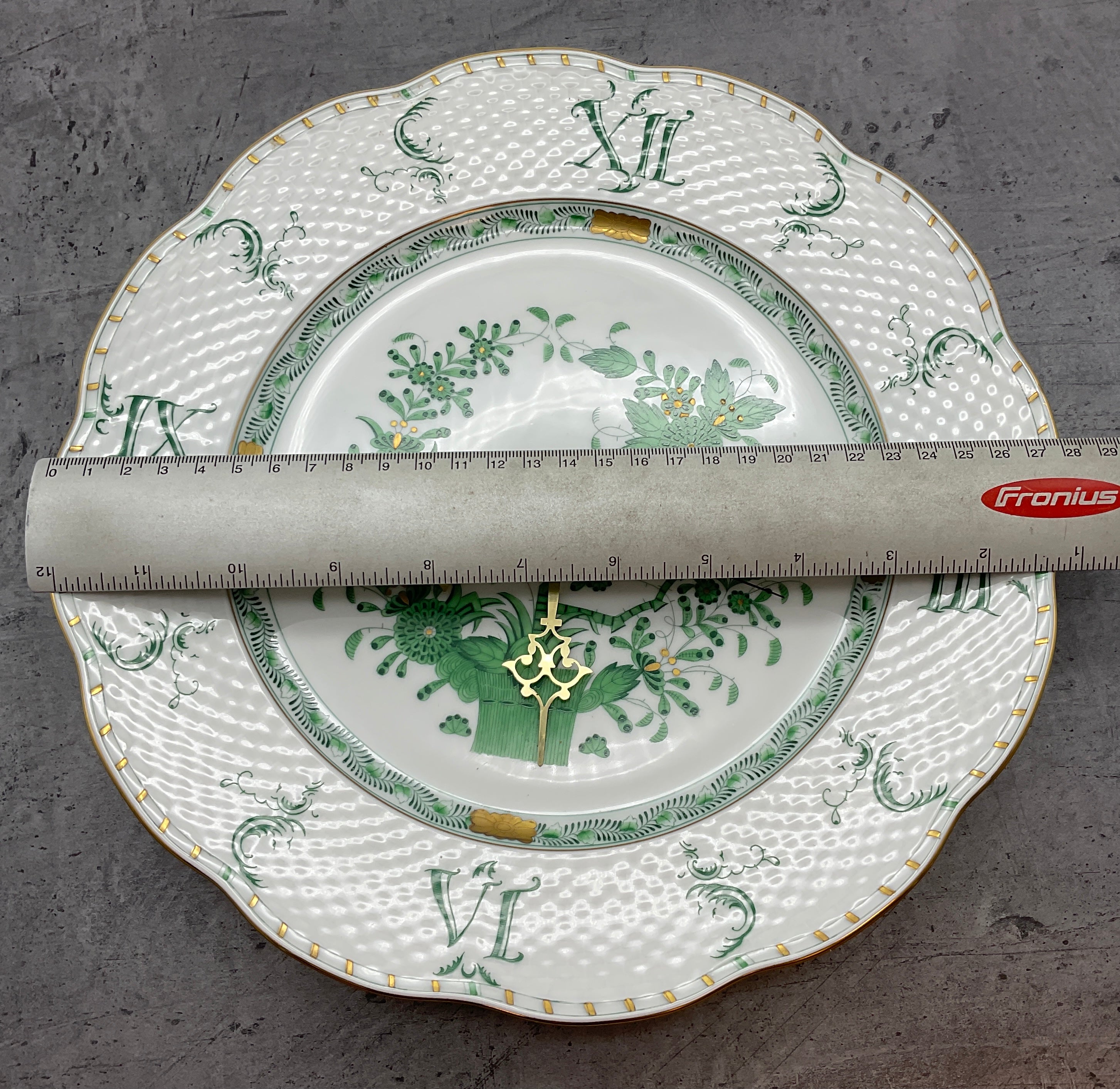 Porzellan Uhr, Herend Indisch Grün, Wanduhr Indian Basket Fleur des Indes