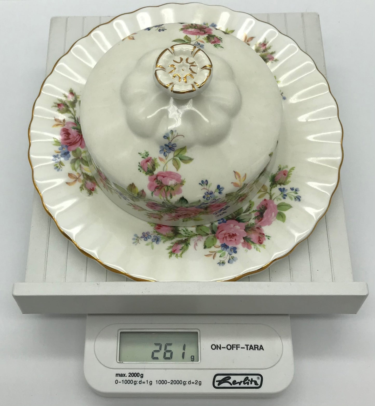 Royal Albert-Porzellan-Bone China-England-Moss Rose, Butterdose, Teller mit Haube