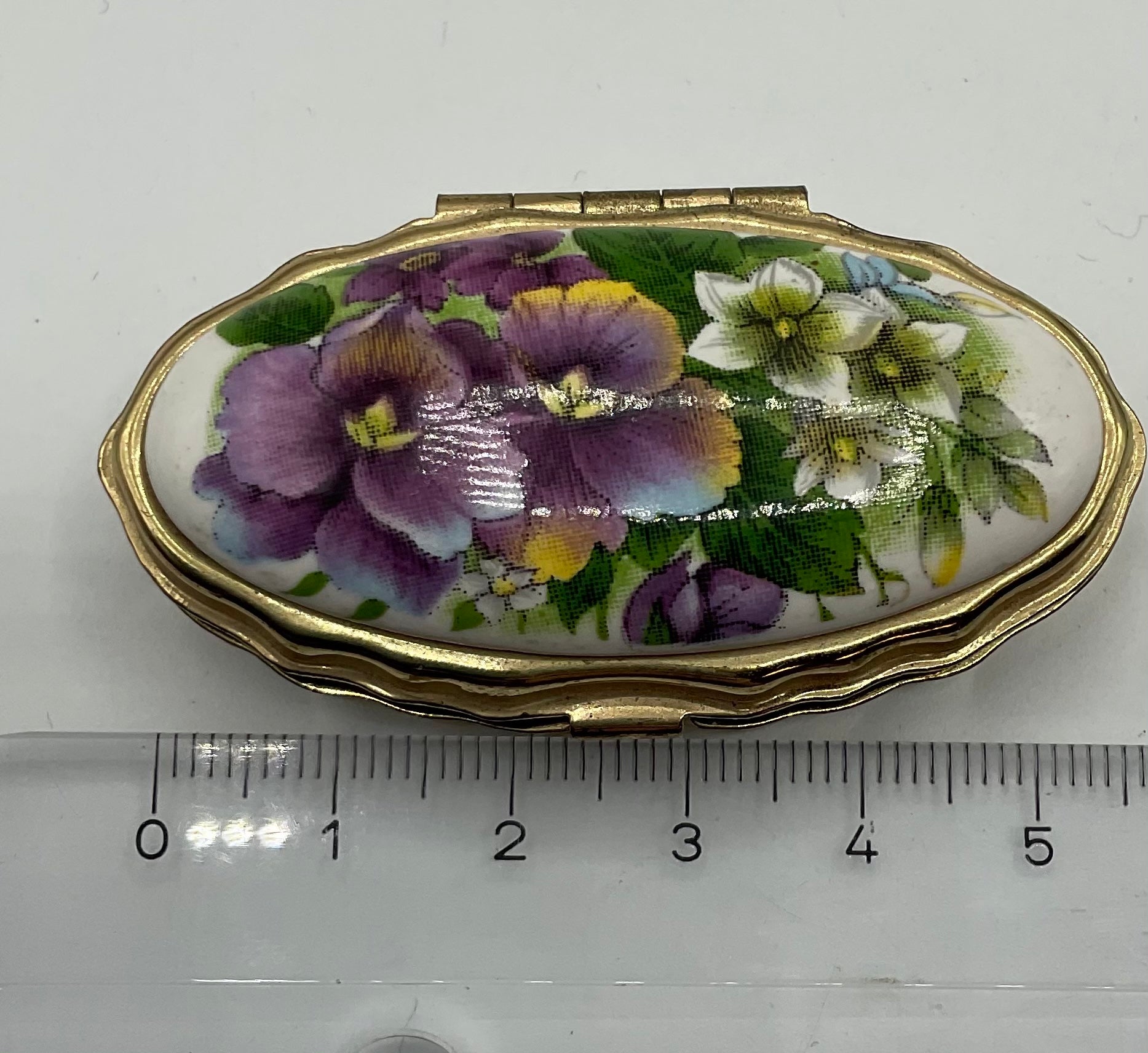 Pillendose, Goldfarbend mit zwei Fächern, und Spiegel, Pillen  Box