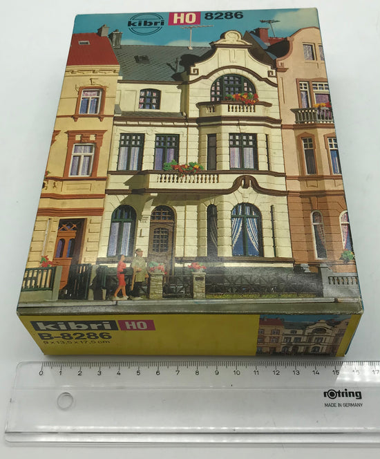 Kibri 8286 Gebäudebausatz Bürgerhaus mit Atelier Spur H0
