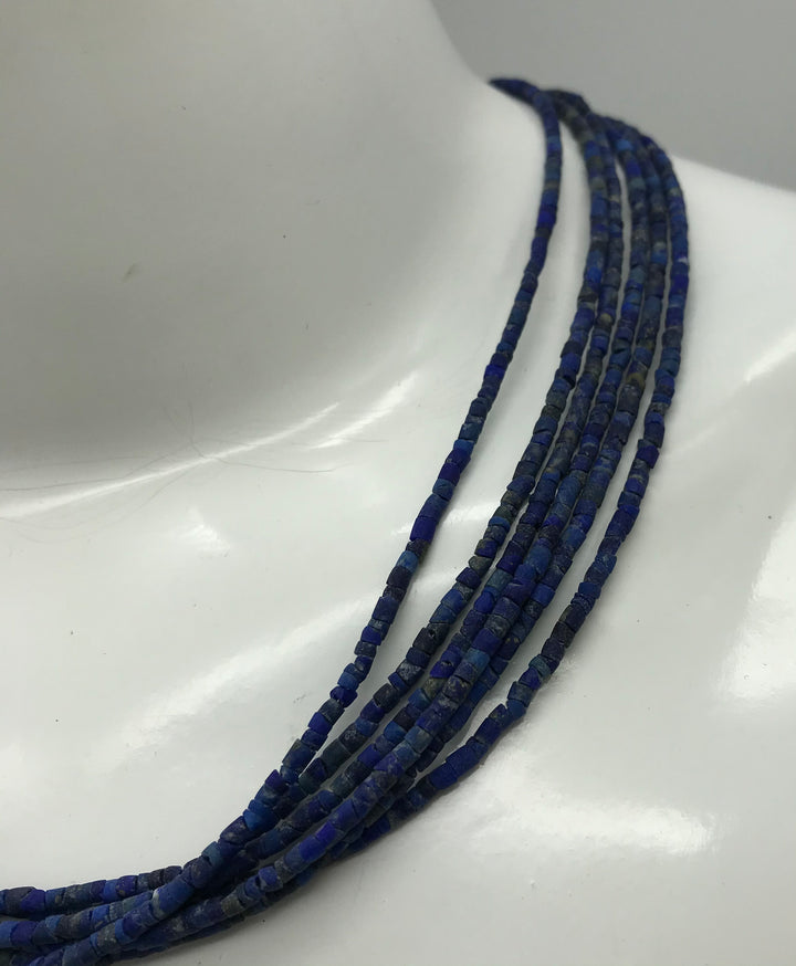 Blaue Modeschmuck Perlenkette, mit Silberfarbenen Verschluss,