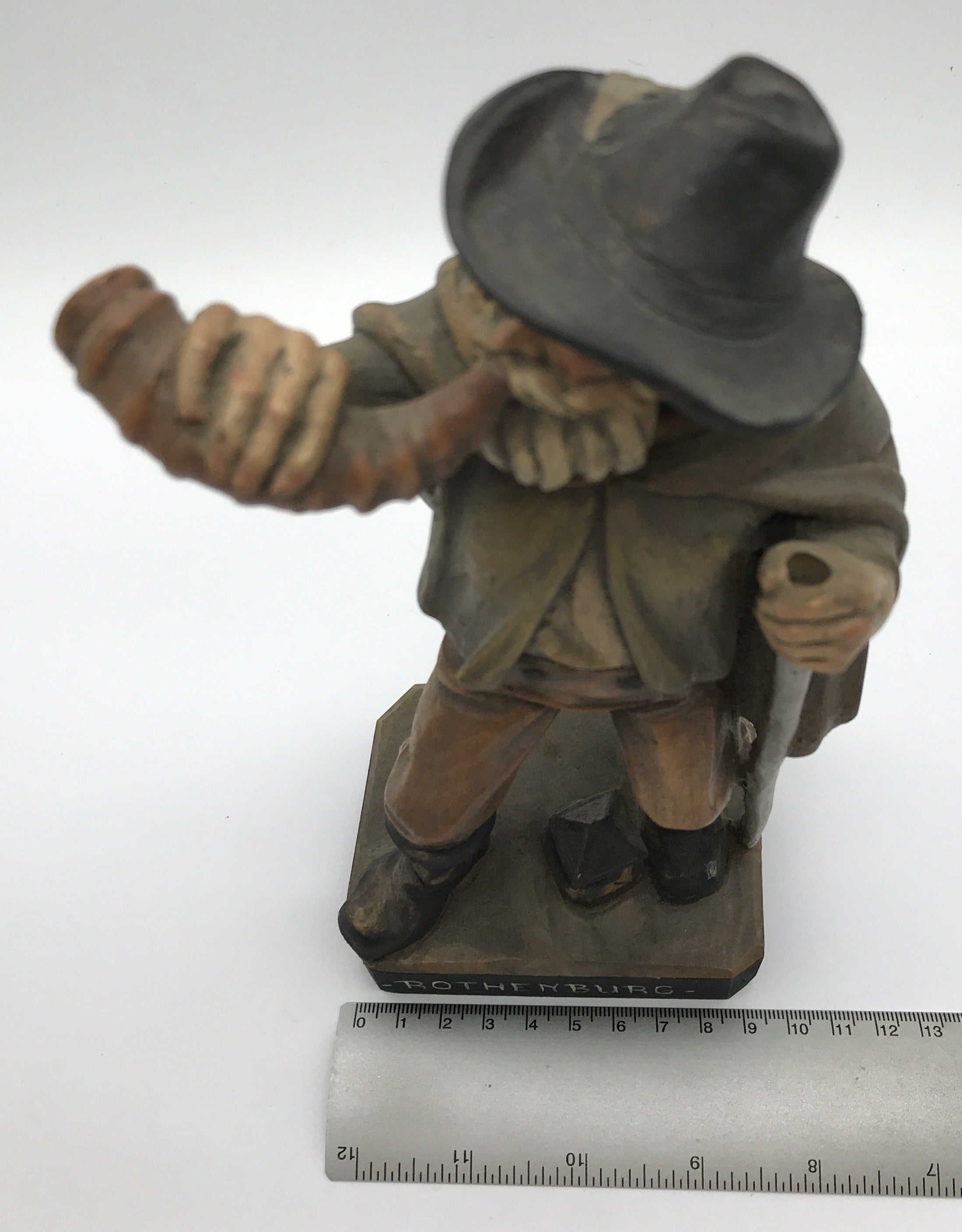 Handgeschnitzte Holzfigur Bergwanderer mit Horn, bemalt, Rothenburg, 25 cm