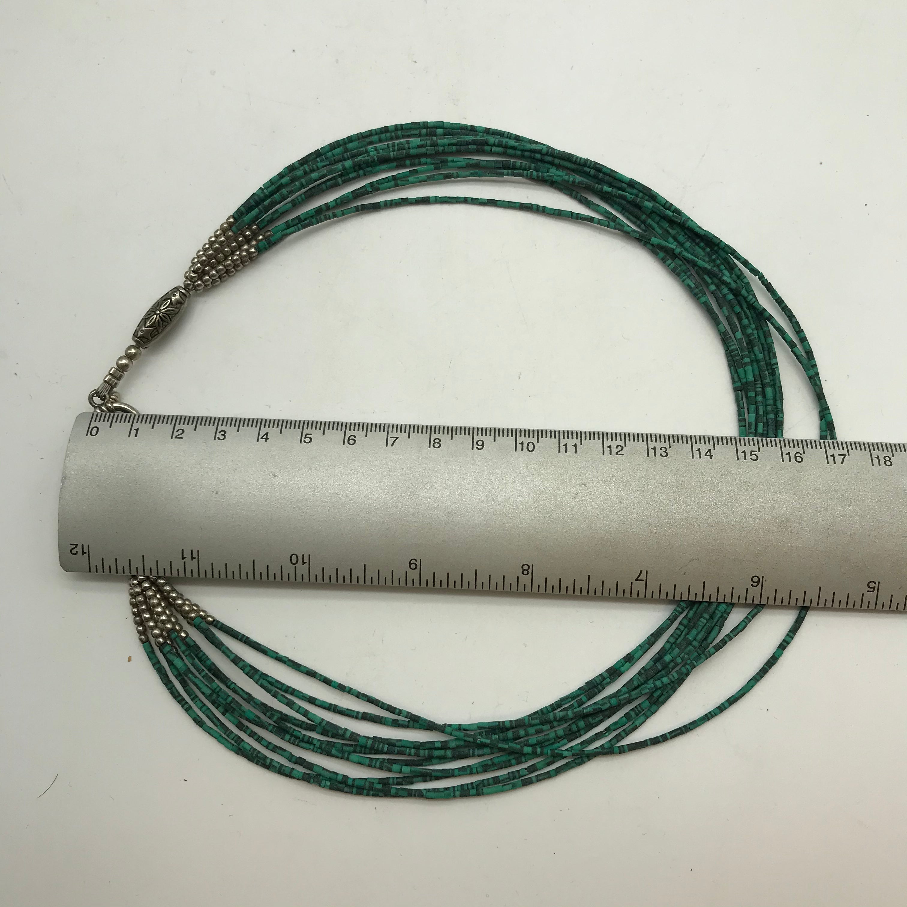 Grüne Modeschmuck Perlenkette, mit Silberfarbenen Verschluss,