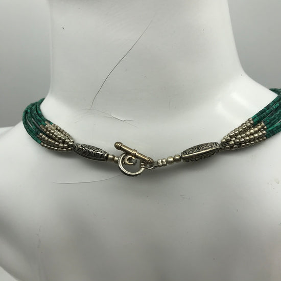 Grüne Modeschmuck Perlenkette, mit Silberfarbenen Verschluss,