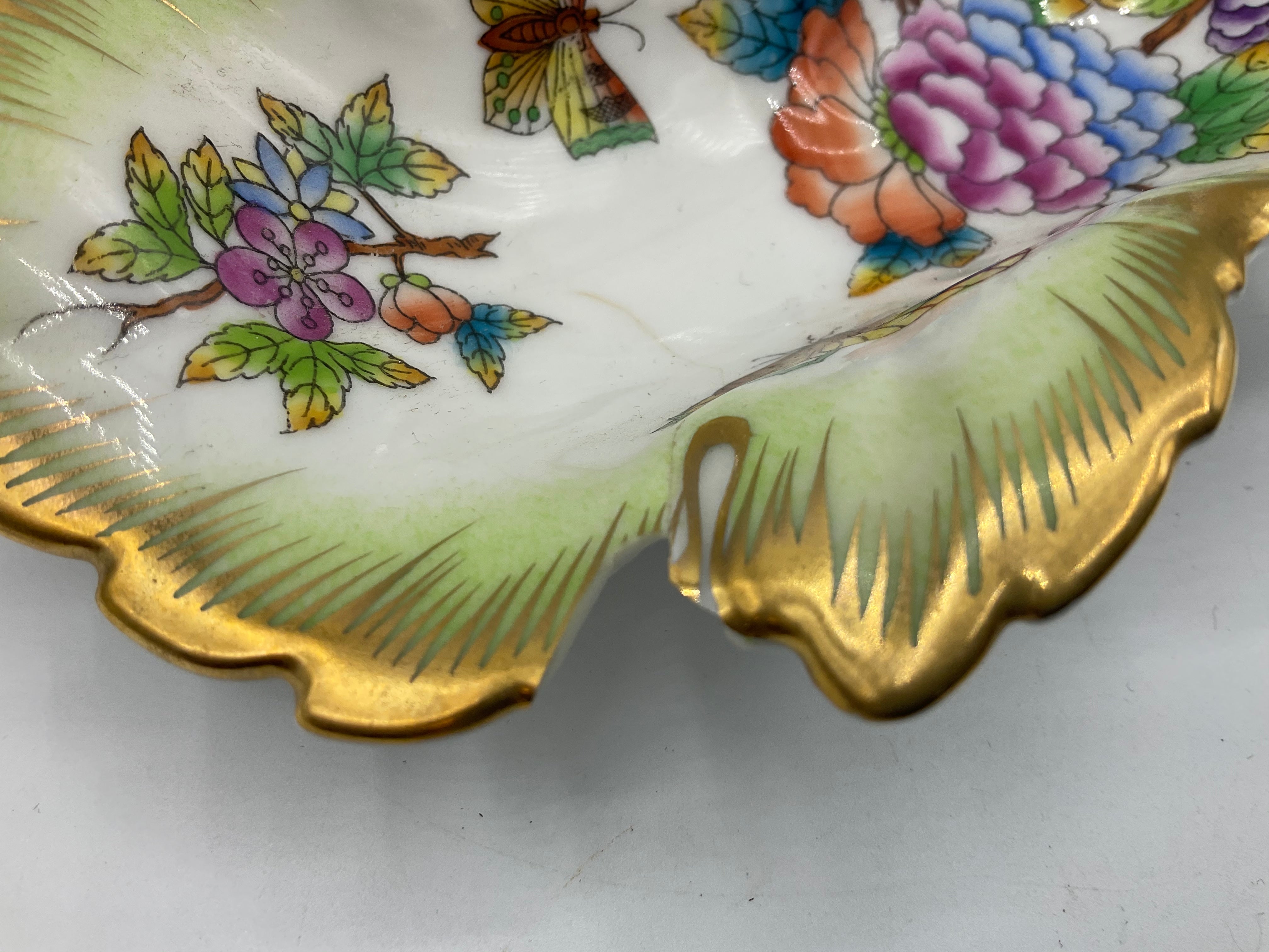 2 Stk. HEREND Hungary - Blattschale mit Blumen- und Schmetterlingsdekor