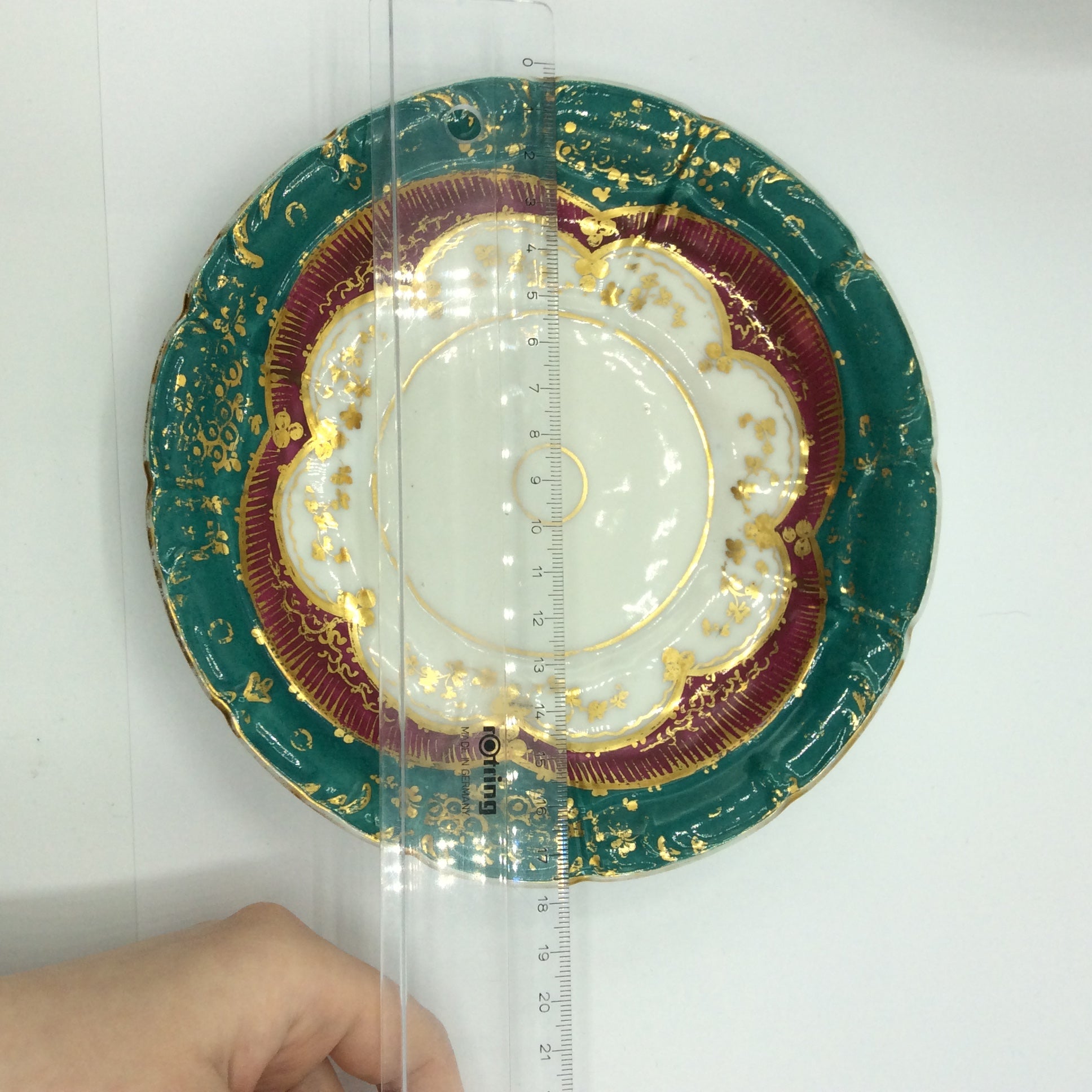 Große Sammeltasse mit Unterteller, Blumenmotiv