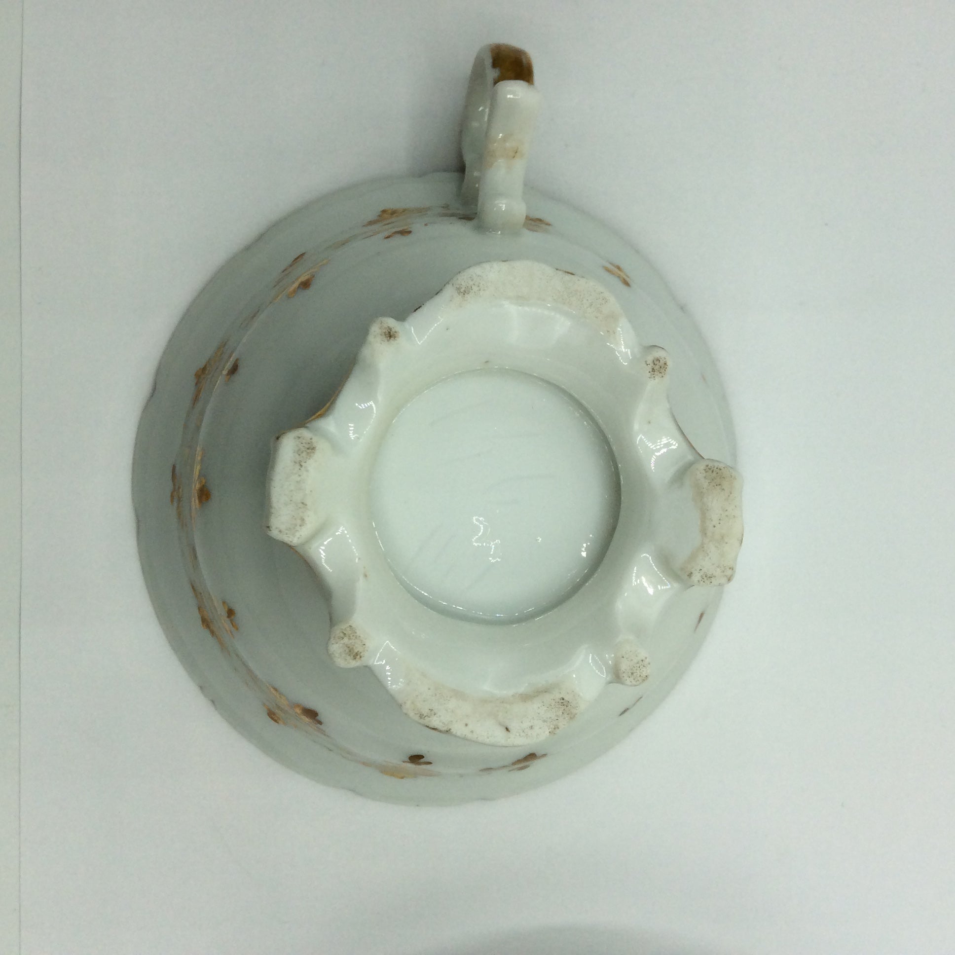 Große Sammeltasse mit Unterteller, Blumenmotiv