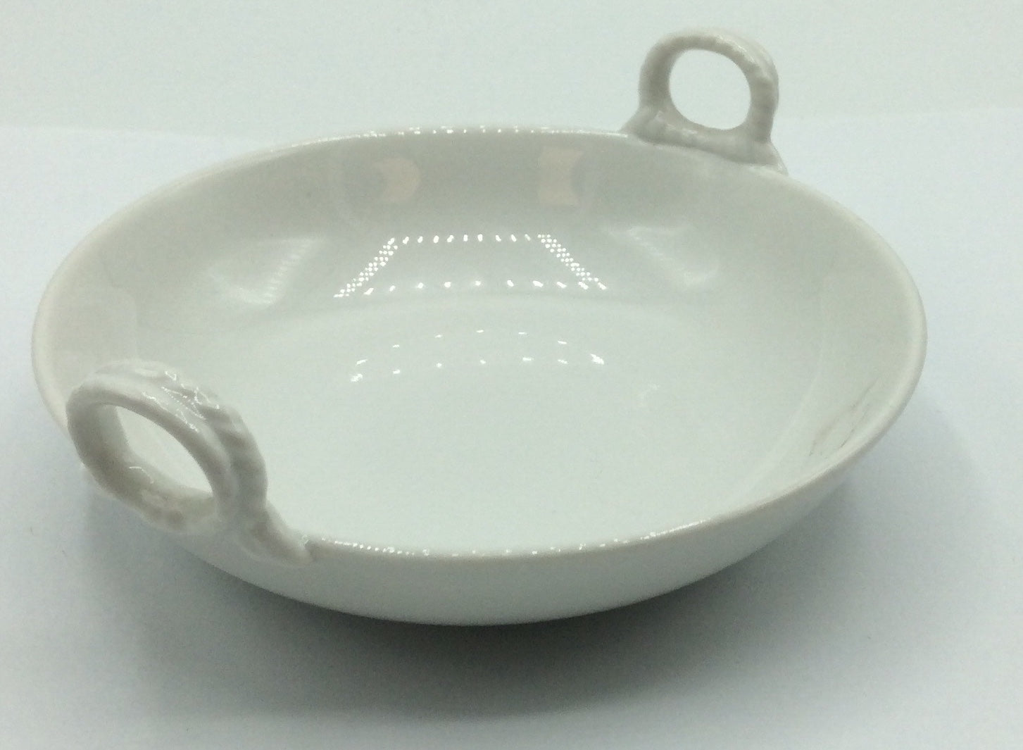 KPM Berlin Ringhenkelschale mit zwei Griffen