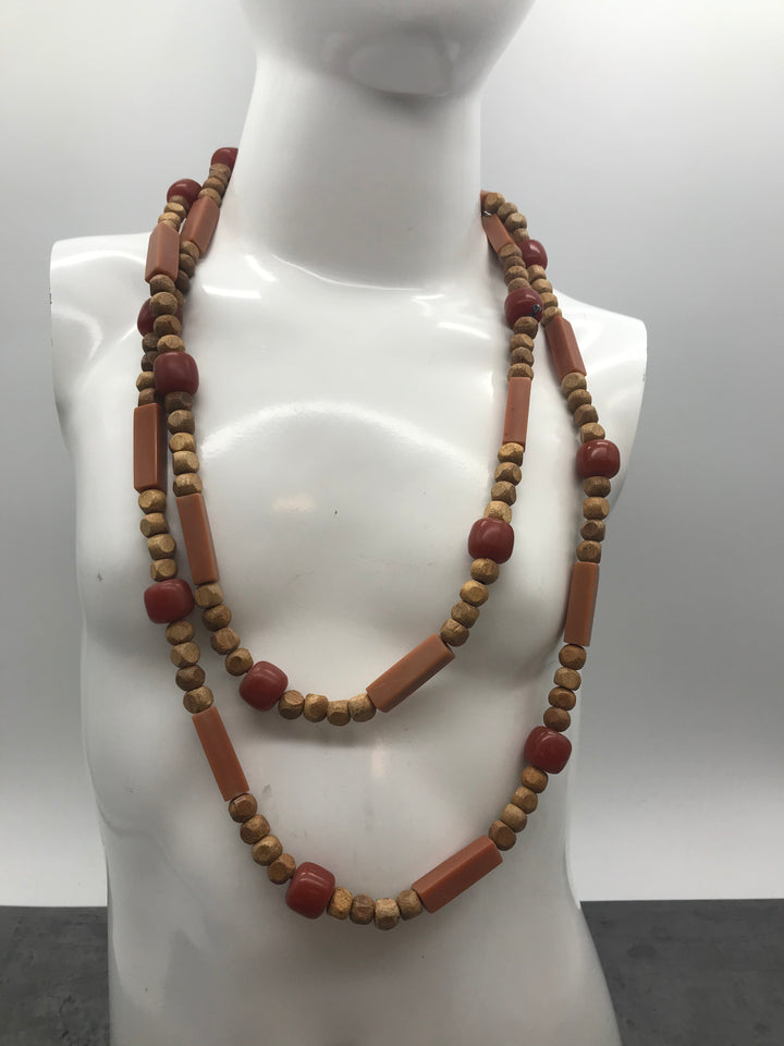 Dekorative Kette, Kette mit Holzperlen, orange, rot farben