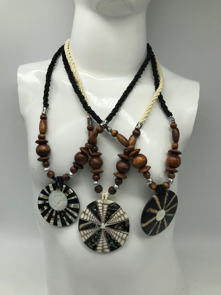 3 x Kette aus Holz,schwarz und weiß, Afrikanischer Look, runde Anhänger, Muschelmotiv