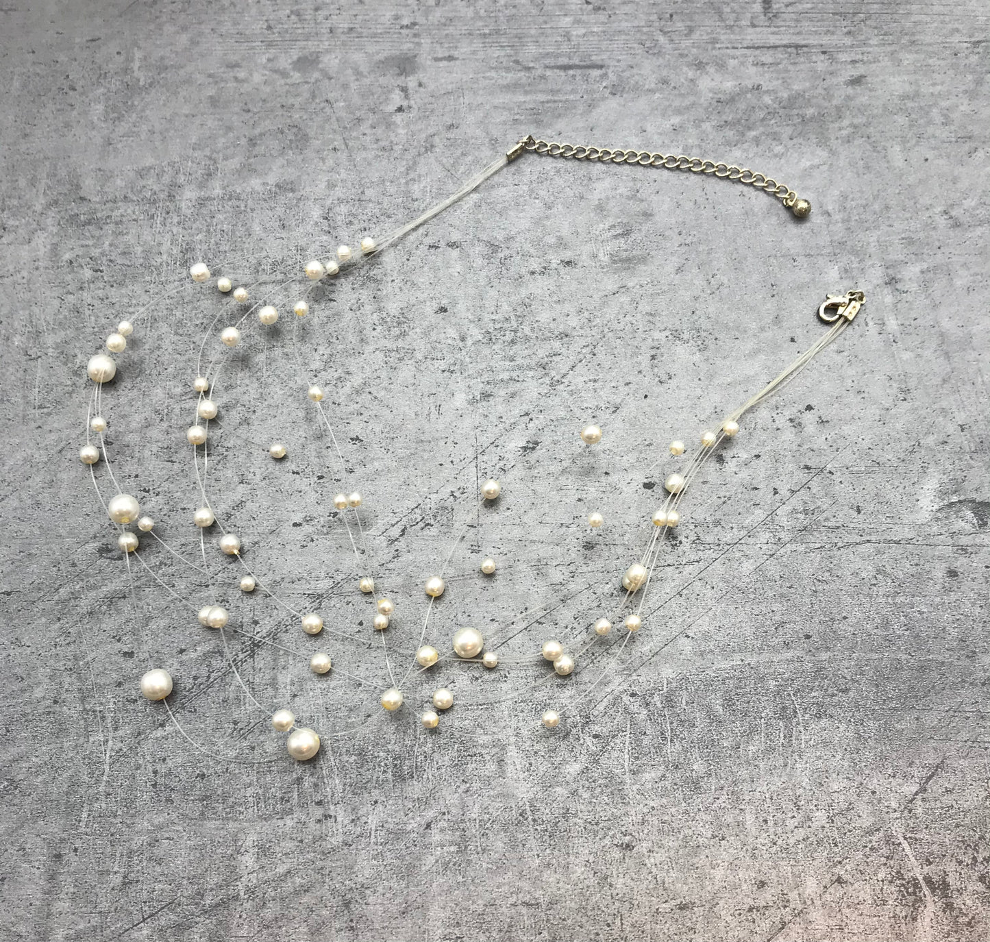 Modeschmuck Kette, feine Perlen, creme/weiß