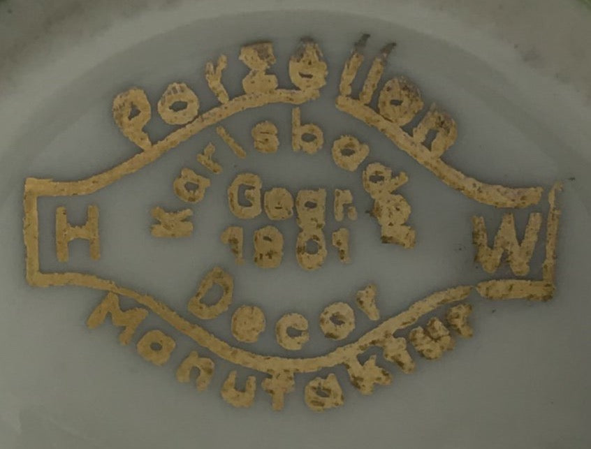 H W Karlsbader Wertarbeit Porzellan Vase, kleine Henkelvase grün mit Vergoldung