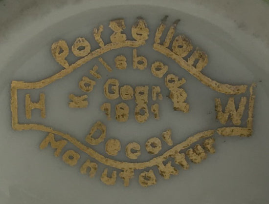 H W Karlsbader Wertarbeit Porzellan Vase, kleine Henkelvase grün mit Vergoldung