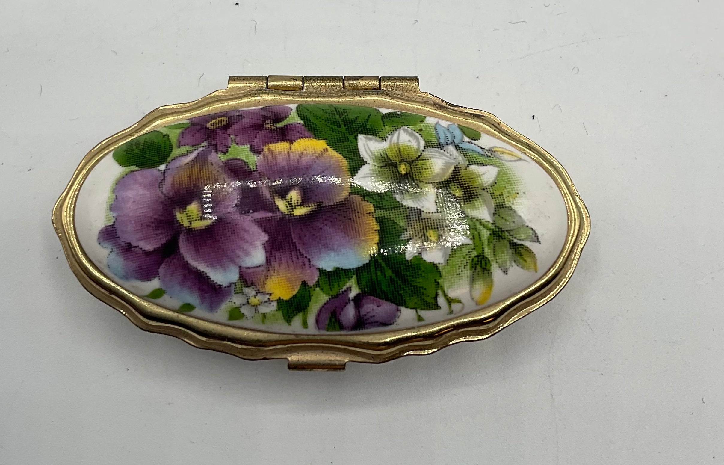 Pillendose, Goldfarbend mit zwei Fächern, und Spiegel, Pillen  Box