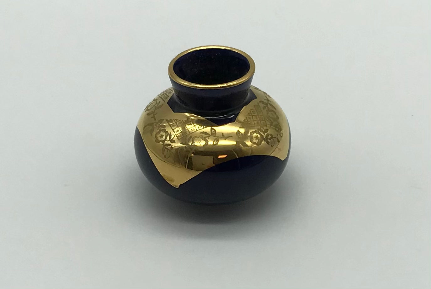 Kleine Vase Dunkelblau Gold Blumen Dekor