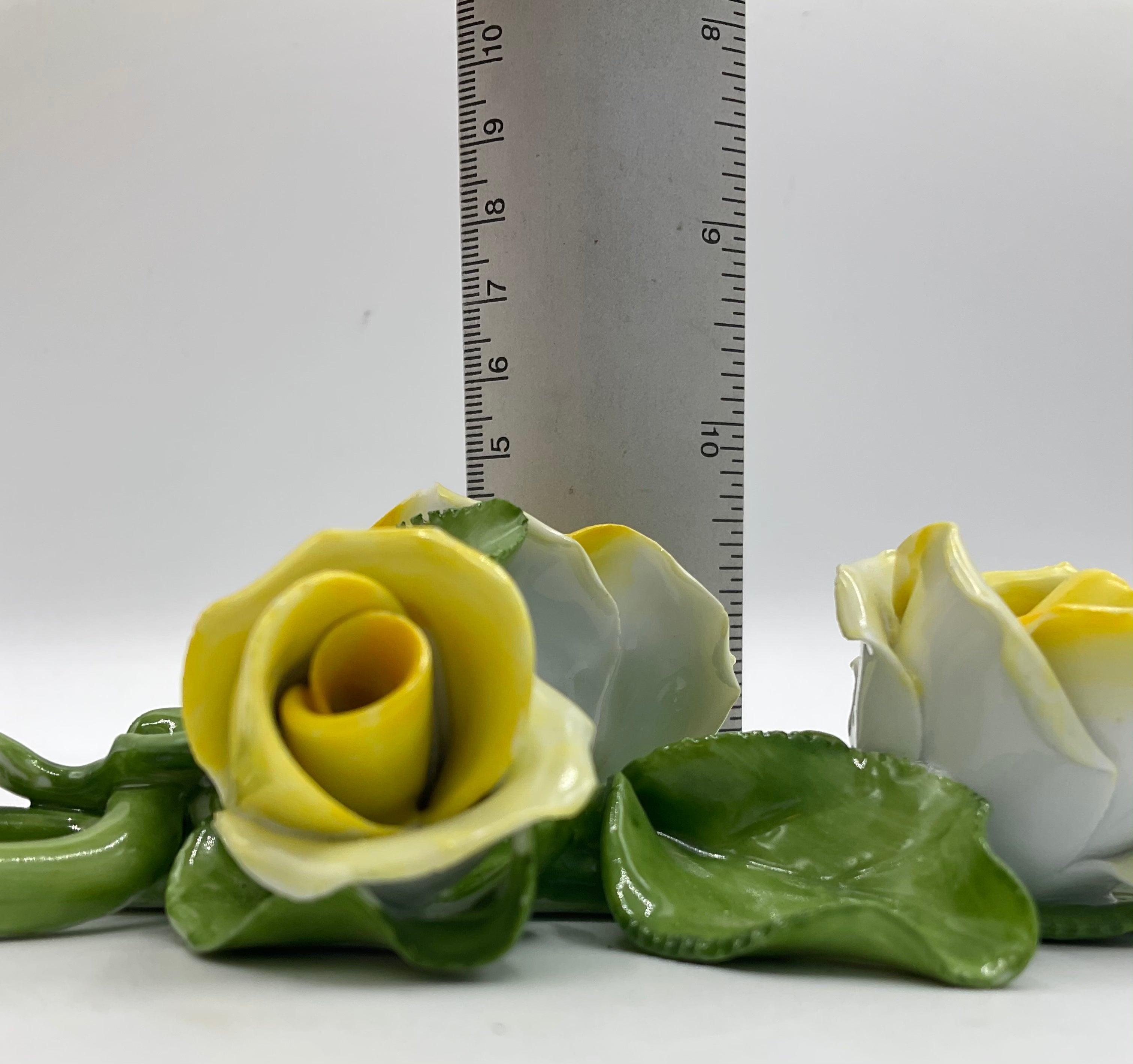 Herend Tischrosen gelb Porzellan, Dekorose Rosenköpfe