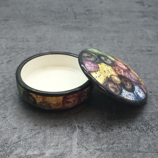 Kleine Porzelandose mit Deckel, Pillendose, bunte Kreise